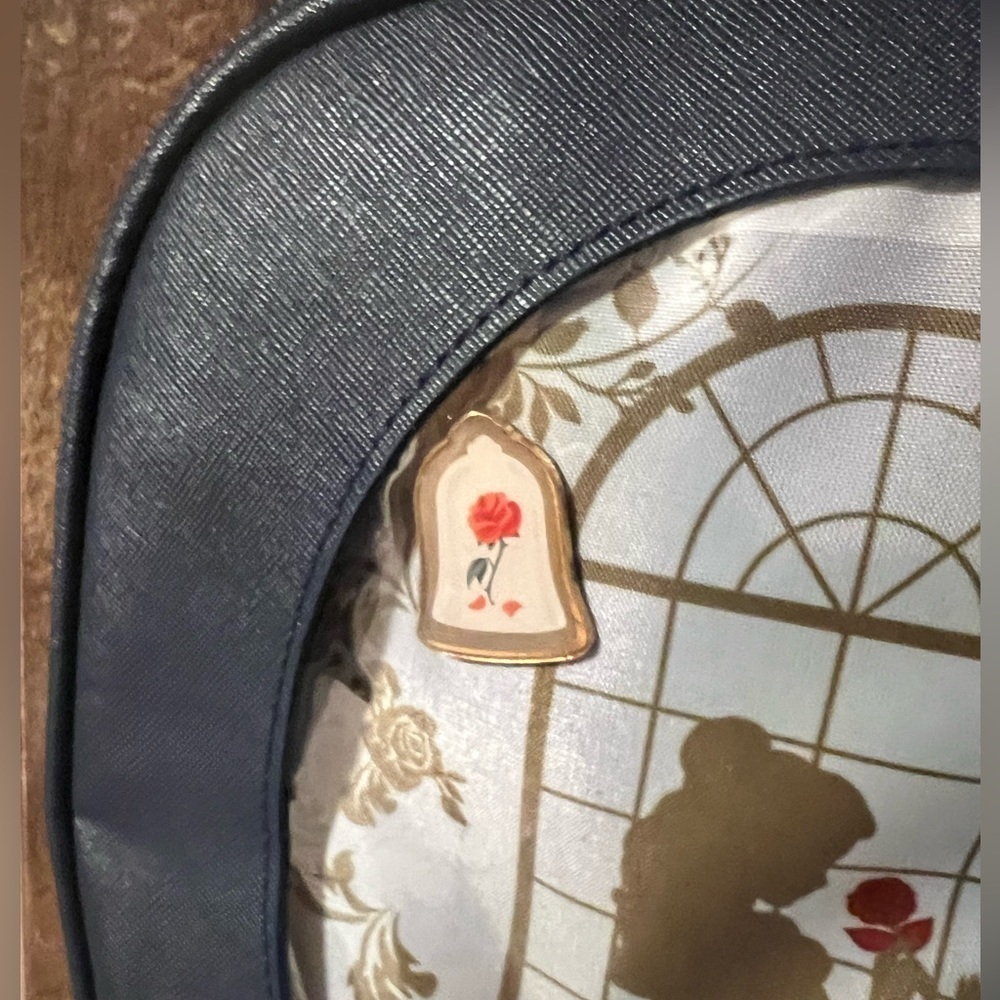 ❤️🌹 NWT-Disney Beauty and the Beast Belle
Backpack with collectable pin❤️🌹 - Picture 5 of 8